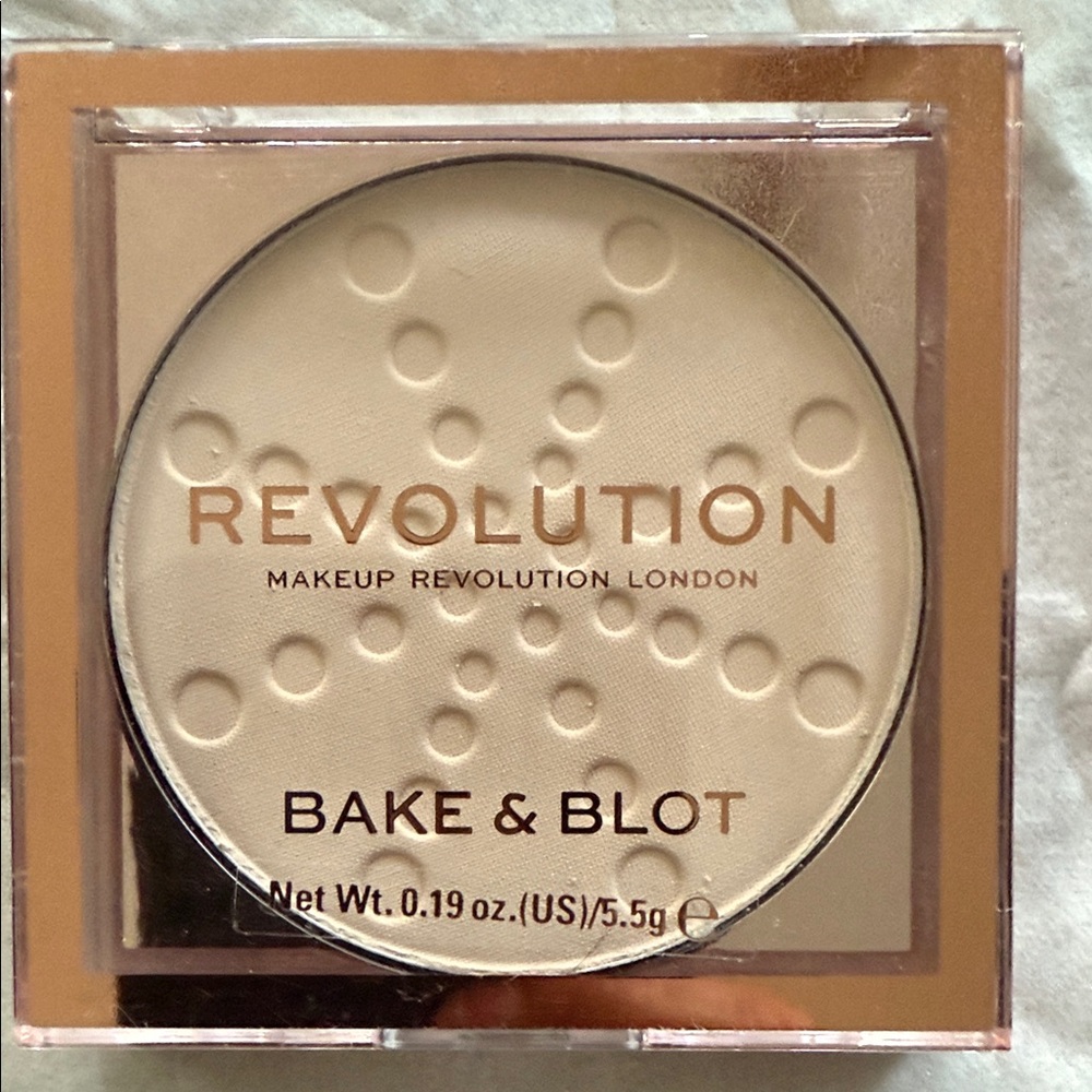 Revolution Bake & Blot Setting Powder - Translucent
